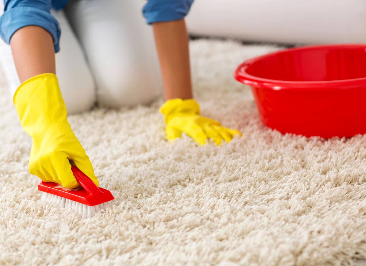 Як почистити килим в дитячій?