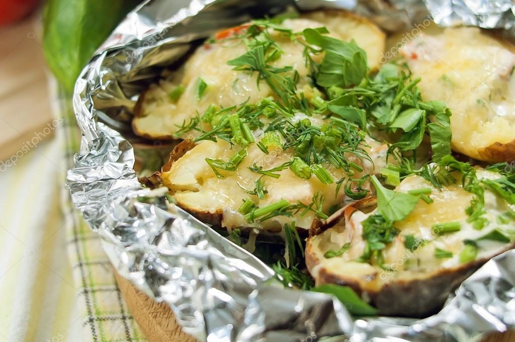 5 способів печеної картоплі на багатті: смачні і швидкі рецепти
