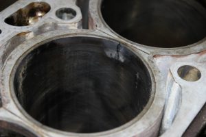 Лопнула гільза в двигуні: причини несправності та ремонт