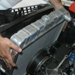 Чому в системі охолодження двигуна підвищений тиск
