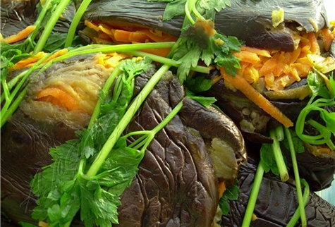 Рецепт квашених баклажанів з морквою, зеленню і часником на зиму