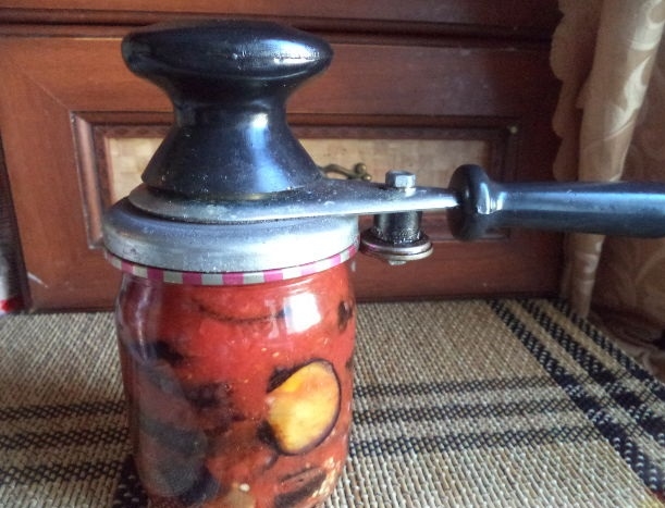 Баклажани в томаті на зиму — смачні рецепти зі всього світу