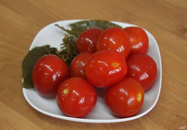 Бочкові помідори — смачний і простий рецепт закуски до святкового столу