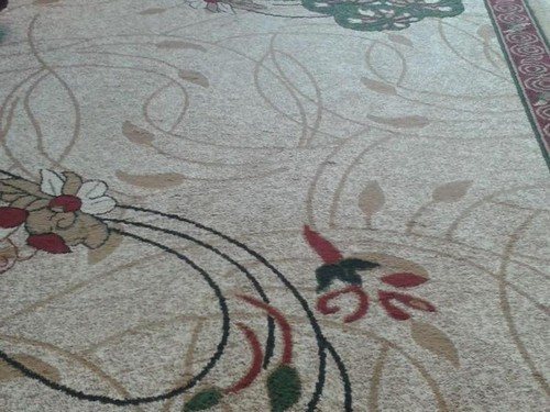 Як почистити килим від бруду і плям в домашніх умовах