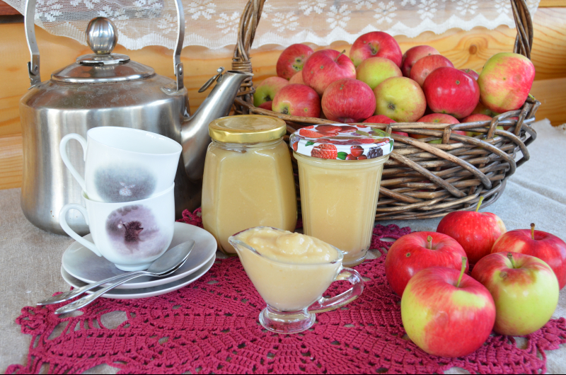 Яблучне пюре без цукру – рецепт приготування на зиму