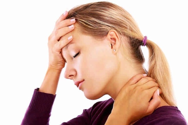 Болі в шиї після сну: що робити, чому болить і не повертається шия з ранку