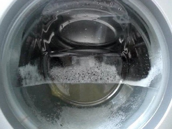 4 причини, за якими пральна машина набирає дуже багато води