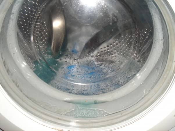 4 причини, чому пральна машина не заливає воду або робить це повільно