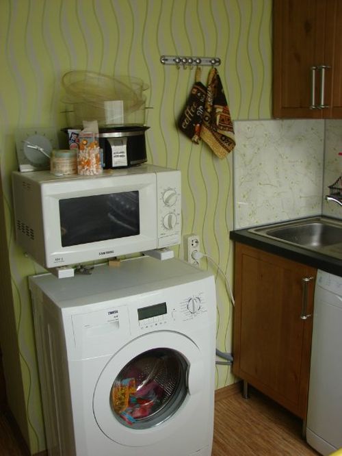 Чи можна ставити мікрохвильовку на пральну машину: розбір міфів