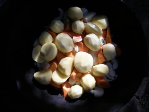 Яловичина з овочами в казані (тушкована): як готувати, рецепти