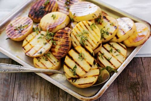 Картопля на шампурах на мангалі: як приготувати, які рецепти з чим запекти