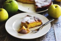 Пиріг з яблуками в мультиварці   9 простих рецептів