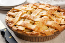 Яблучний пиріг із пісочного тіста – 9 рецептів випікання