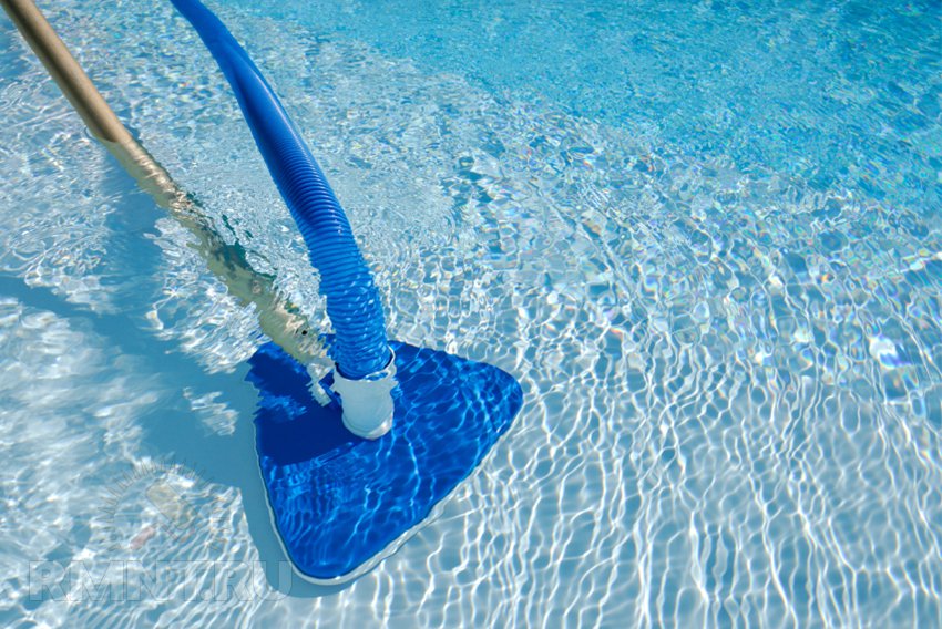 Догляд за басейном – чим і як чистити басейн