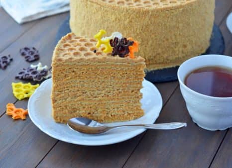 Класичний рецепт медового торта і 13 варіацій