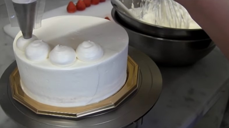 Як прикрасити торт в домашніх умовах
