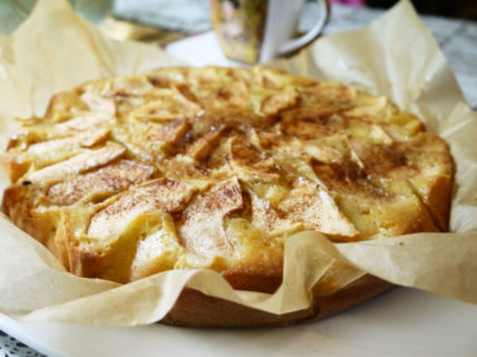 Пиріг з яблуками в мультиварці   9 простих рецептів