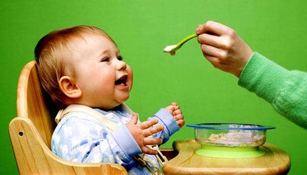 Чим годувати дітей при стоматиті: дієта, що давати дитині 1 і 2 роки, що можна їсти і чого не можна їсти, харчування, як нагодувати