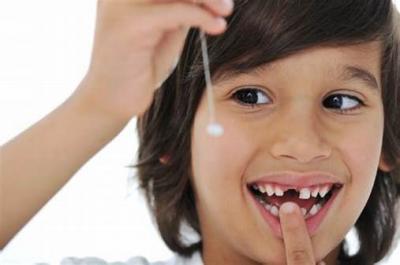 Як висмикнути зуб без болю дітям: видалити молочний в домашніх умовах, вирвати дитині, боляче чи після, страшенно болить здоровий