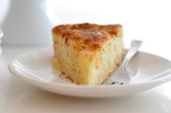 7 простих рецептів сирного пирога з яблуками