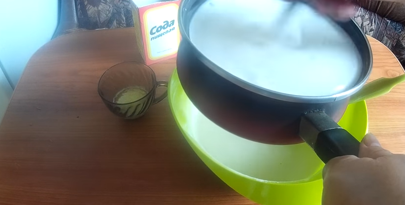 Заварні млинці на кефірі і молоці. Рецепти приготування тонких млинчиків з дірочками