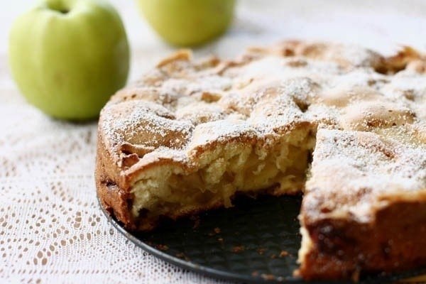 8 швидких рецептів пирога з яблуками (шарлотки)