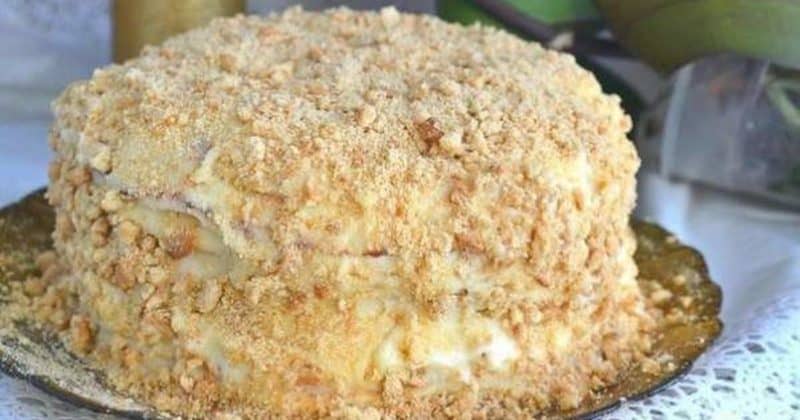 Торт на сковороді з заварним кремом – 7 рецептів