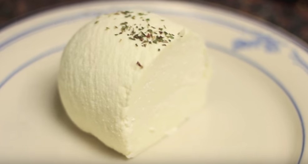 Сир в домашніх умовах з молока і сиру. Прості рецепти смачного домашнього сиру