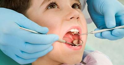 Лікування карієсу у дітей, як лікують у постійних дитячих зубів, особливості поверхневого, середнього і глибокого