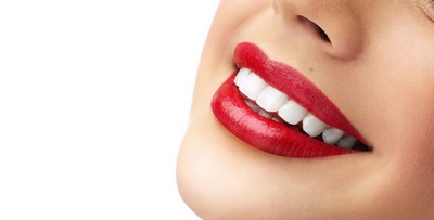 Чи шкідливо відбілювання зубів в стоматології чи ні: шкода і користь, за і проти, мінуси косметичних, пероксид карбаміду для емалі