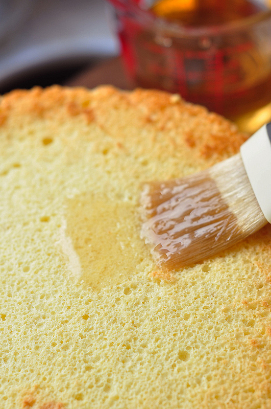 Бісквітний торт з вершками: рецепт, поради та нюанси випічки