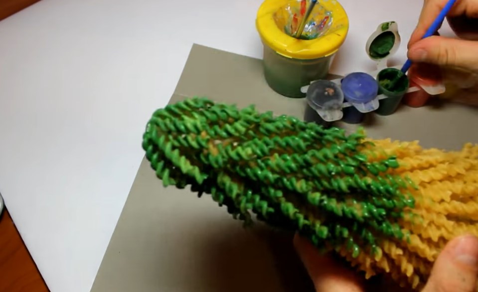 Ялинка своїми руками. 16 ідей, як зробити новорічну поробку з підручних матеріалів