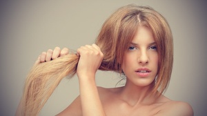 Що робити, якщо волосся дуже сухі і ламаються: основні причини і лікування