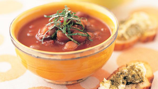 Що можна приготувати з консервованої червоної квасолі: рецепти салатів, перших і других страв