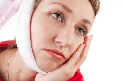 Болить зуб, опухла щока: чому зявляється набряк при зубному болі і опухає десна після лікування, коли карієс перестав сильно боліти