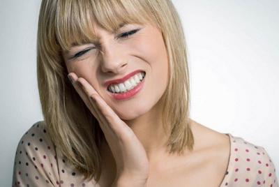 Як зняти зубний біль в домашніх умовах швидко без таблеток: чим заспокоїти і як вгамувати, як прибрати і позбутися від ниття зуба