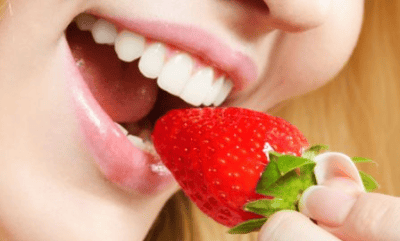 Відбілювання зубів полуницею, як відбілити за допомогою соди в домашніх умовах