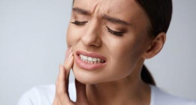 Чим зняти зубний біль в домашніх умовах дорослому, швидко: як лікувати або позбавитися від неї