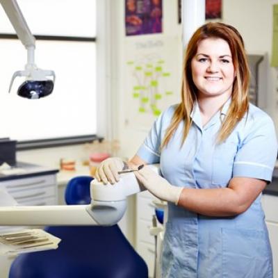 Імплантація зубів, стоматологічна клініка чи поліклініка: як краще робити дентальное впровадження імпланта, вибрати, де ставити