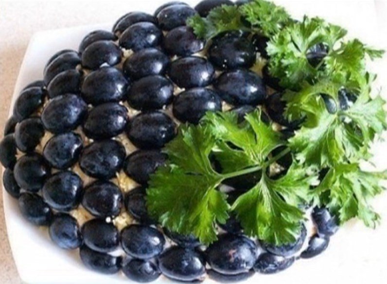 Салати з виноградом і куркою — 6 смачних рецептів