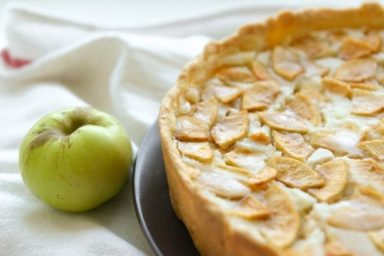 7 простих рецептів сирного пирога з яблуками