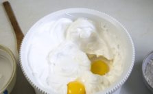 Крем для бісквітного торта – 11 смачних рецептів