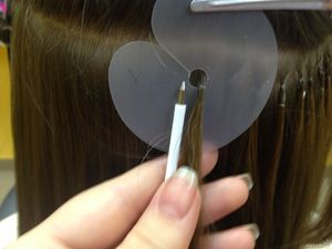 Гаряче капсульне нарощування волосся: плюси і мінуси, догляд за капсулами, скільки тримаються пасма