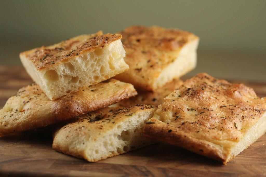 Італійський хліб фокачча з сиром: рецепт, особливості приготування та відгуки