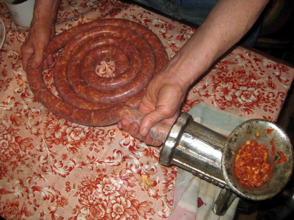 Виготовлення домашньої ковбаси: покроковий рецепт приготування з фото