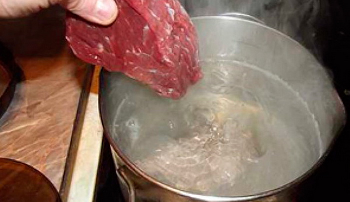 Як відварити яловичину, щоб вона не була жорсткою як підошва: покрокова інструкція