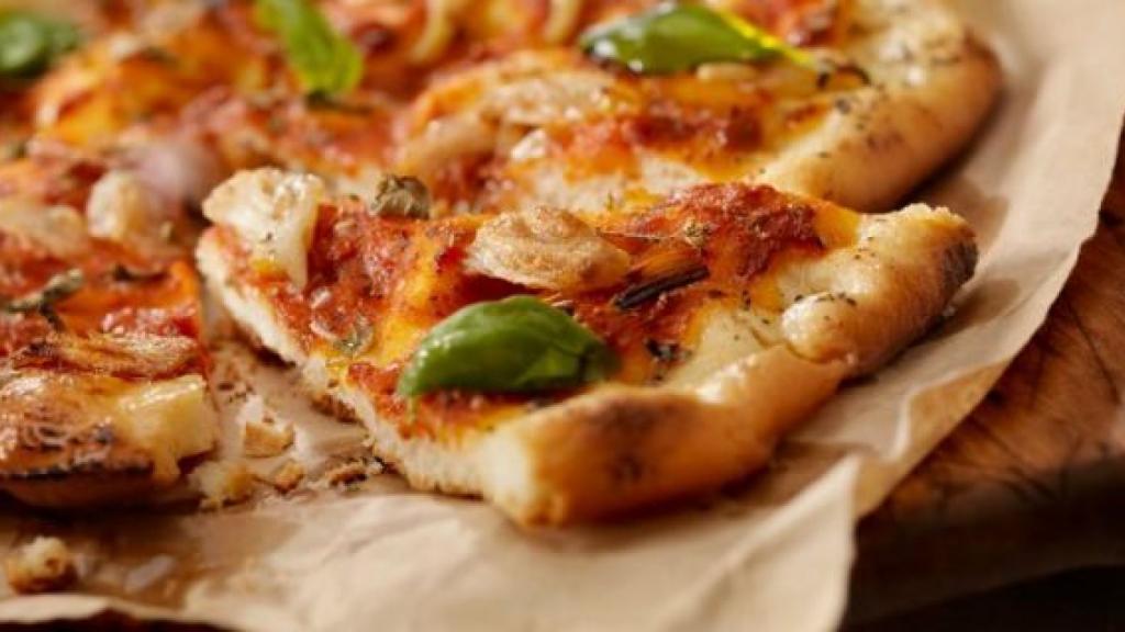 Як розігріти піцу в духовці і мікрохвильовій печі