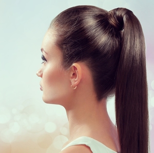 Кінський хвіст на середні і довгі волосся: варіанти виконання в домашніх умовах