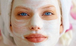 Крохмальні маски для обличчя від зморшок: як правильно приготувати і нанести суміш омолоджуючу