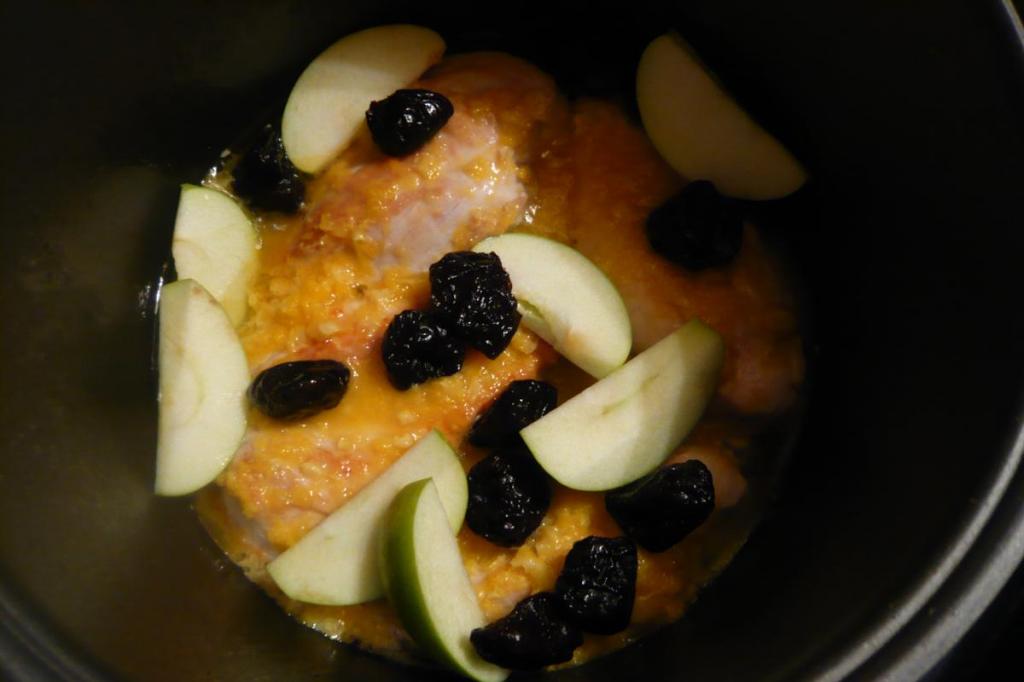 Курка з чорносливом в мультиварці: рецепт приготування з фото